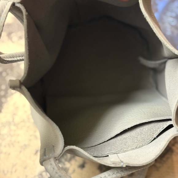 Devan Bucket Tote - Picture 3 of 5